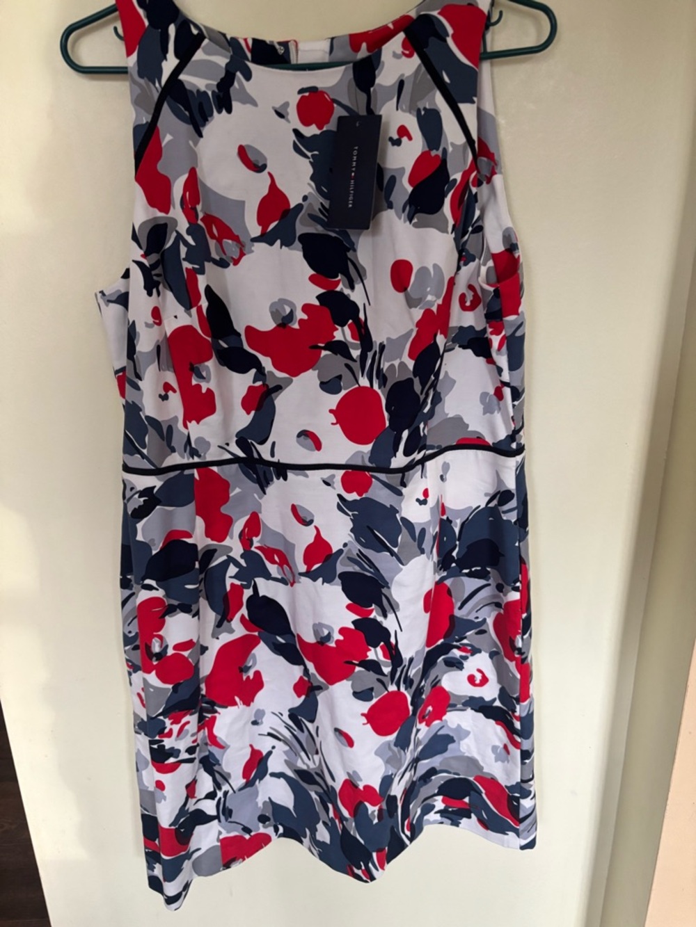 NWT Tommy Hilfiger Sleeveless Floral Shift Dress in Red, Navy & Gray